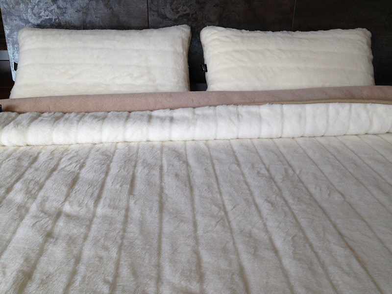 POŚCIEL WEŁNIANA CAMEL JASNY CAPPUCCINO + KASZMIR LUX PASY 240x200 + MATERAC