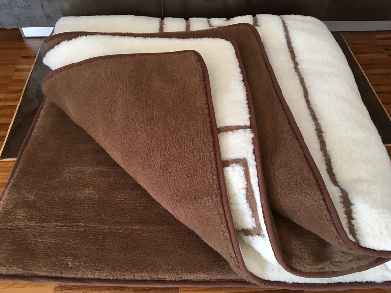 POŚCIEL WEŁNIANA CAMEL CIEMNY + MERYNOS TUMBLER GREKA 140x200 + PODKŁAD