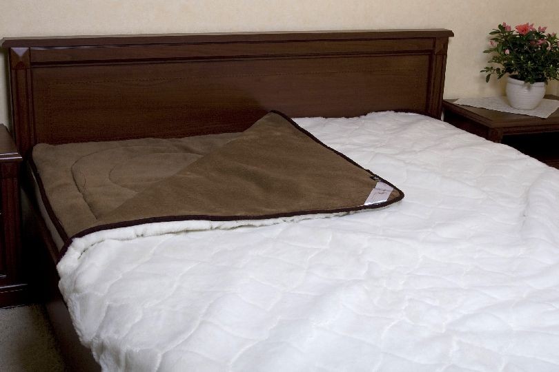POŚCIEL WEŁNIANA CAMEL CIEMNY + KASZMIR SOFFIATO 220x200 + MATERAC