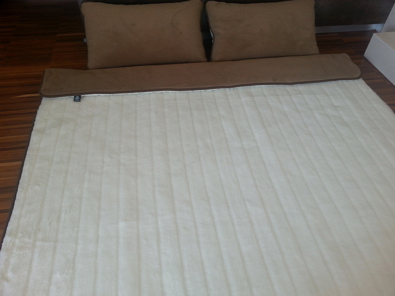 POŚCIEL WEŁNIANA CAMEL CIEMNY KRÓLEWSKI + KASZMIR LUX PASY 160x200 + MATERAC