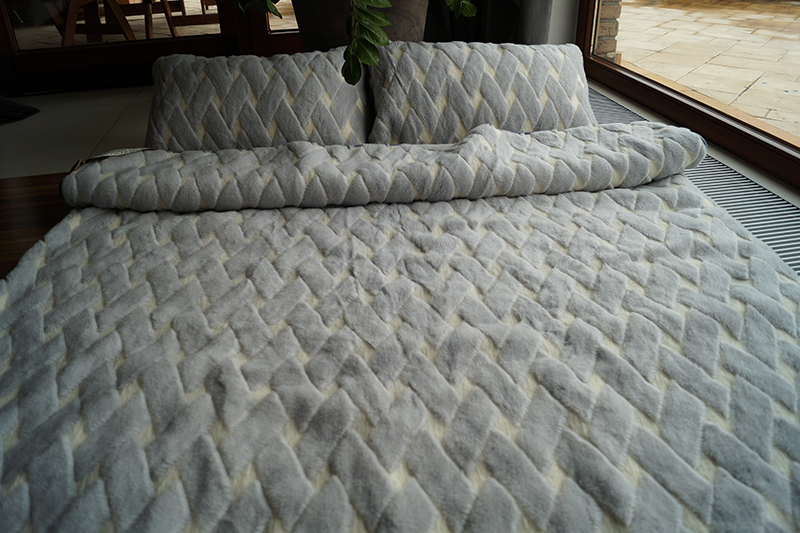 POŚCIEL WEŁNIANA ALPAKA SILVER CARO 160x200 + PODKŁAD