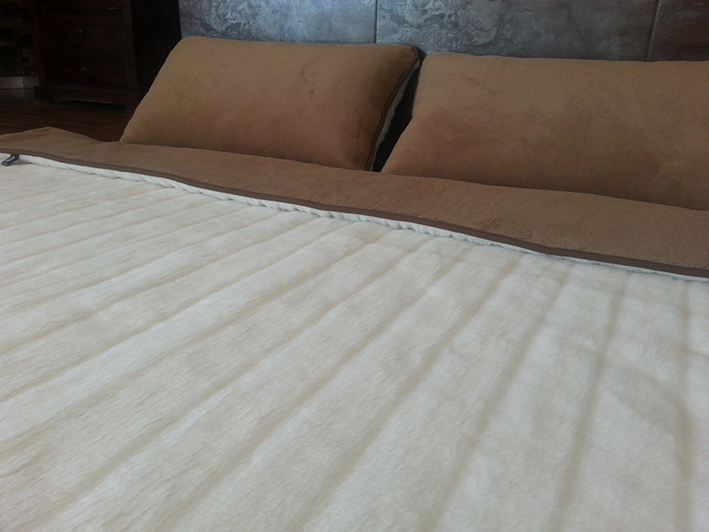 POŚCIEL WEŁNIANA CAMEL CIEMNY KRÓLEWSKI + KASZMIR LUX PASY 160x200 + MATERAC
