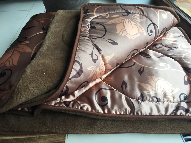 KOŁDRA WEŁNIANA CAMEL KWIAT LOTOSU 220x200