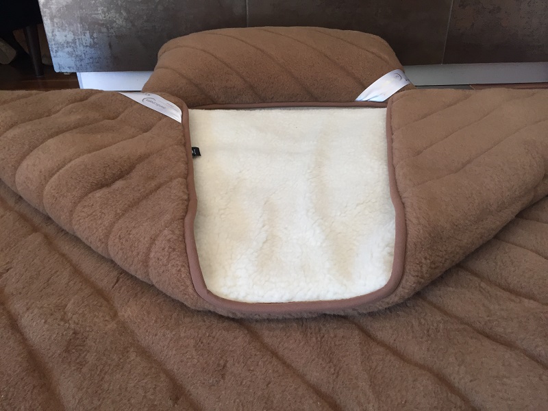 POŚCIEL Z WEŁNY CAMEL CIEMNY PASY + MERYNOS TUMBLER 140x200 + MATERAC