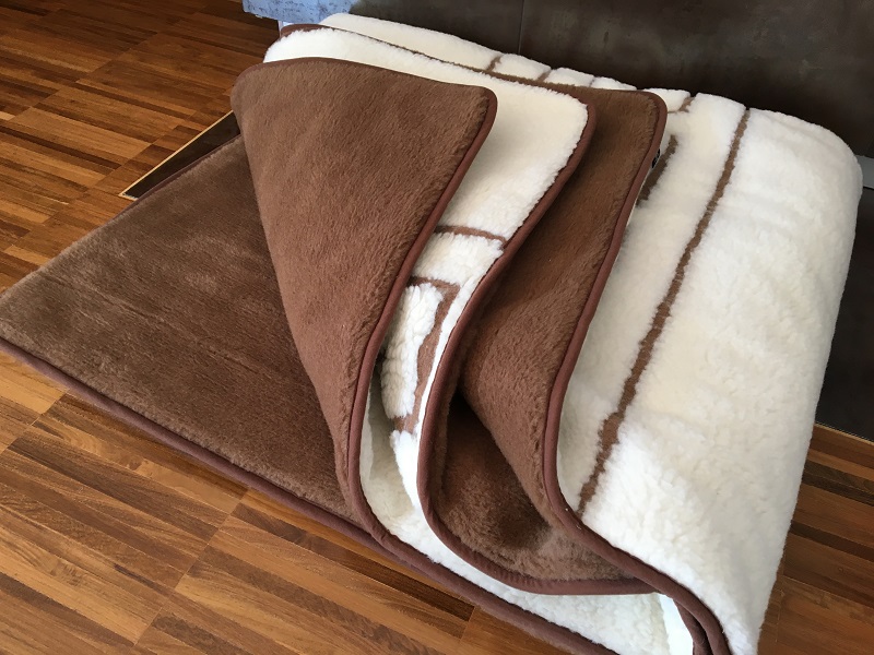 POŚCIEL WEŁNIANA CAMEL CIEMNY + MERYNOS TUMBLER GREKA 160x200