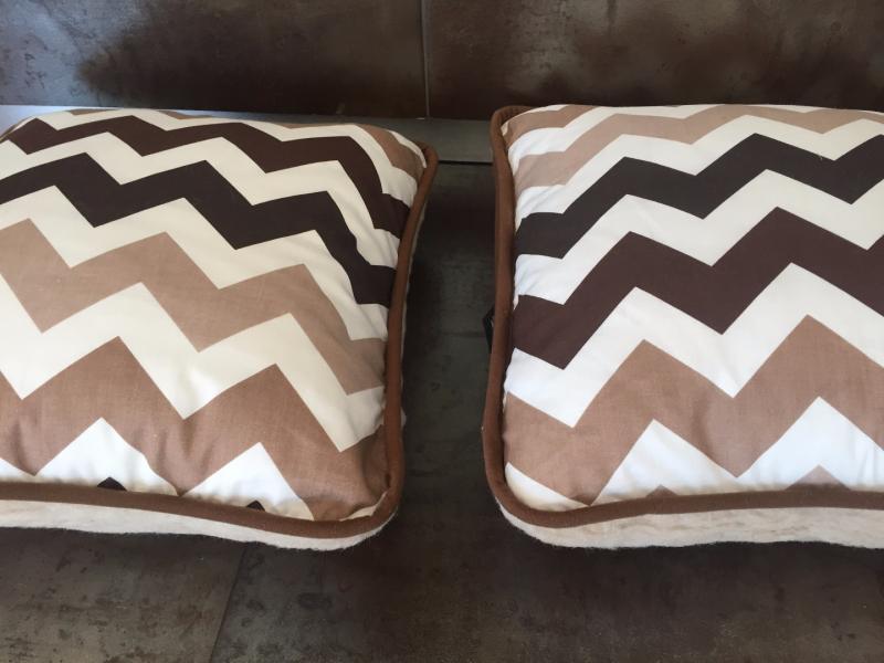 PODUSZKA WEŁNIANA 40x45 CAMEL CAPPUCINO PASY